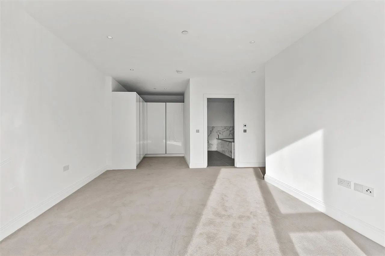 Pinewood Gardens, Teddington, TW11, photo 6