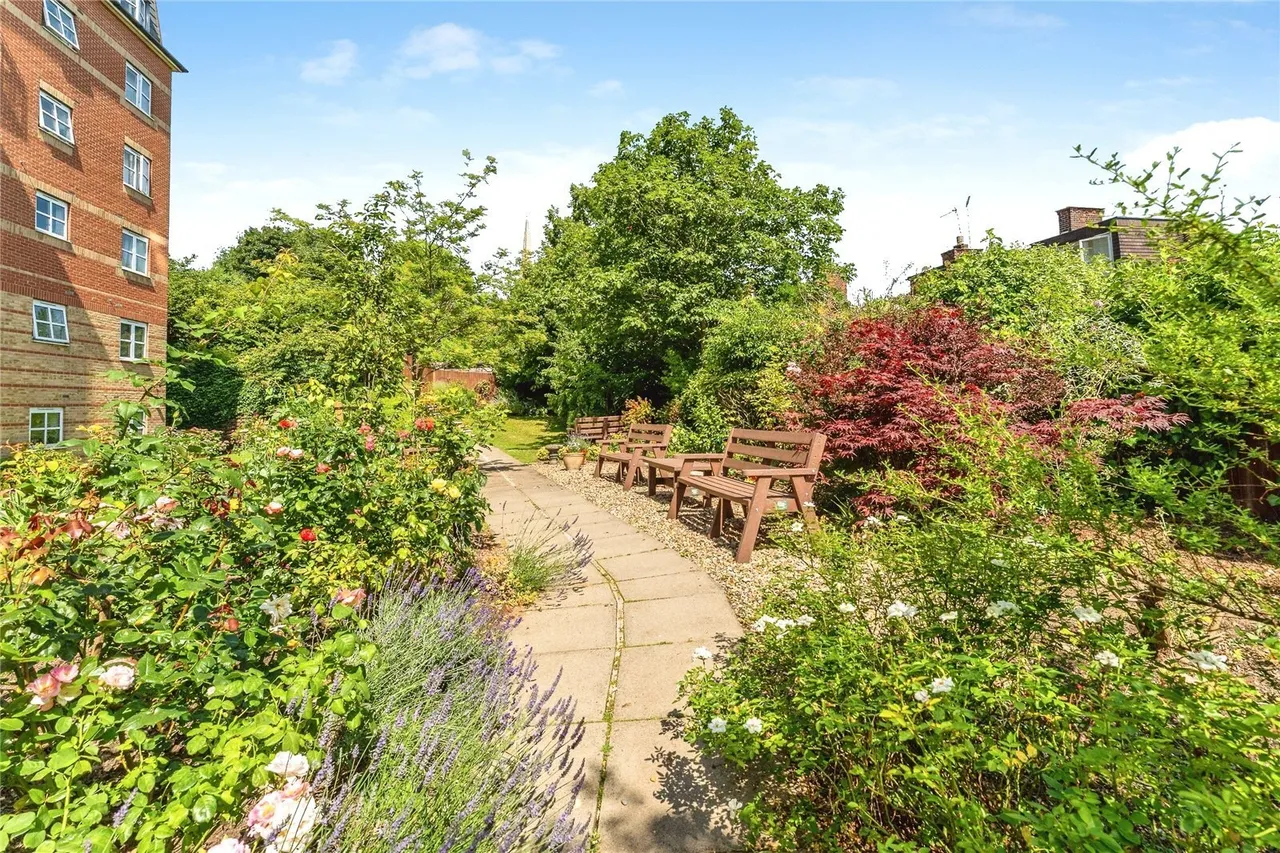 Church Crescent, London, N10, photo 21