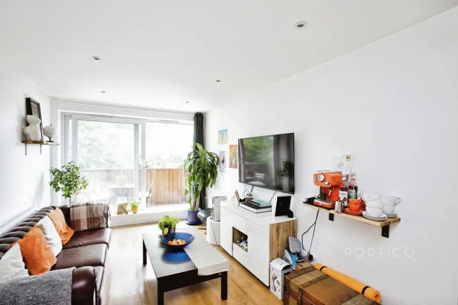 1 bed flat to rent, Raglan Road, London, E17