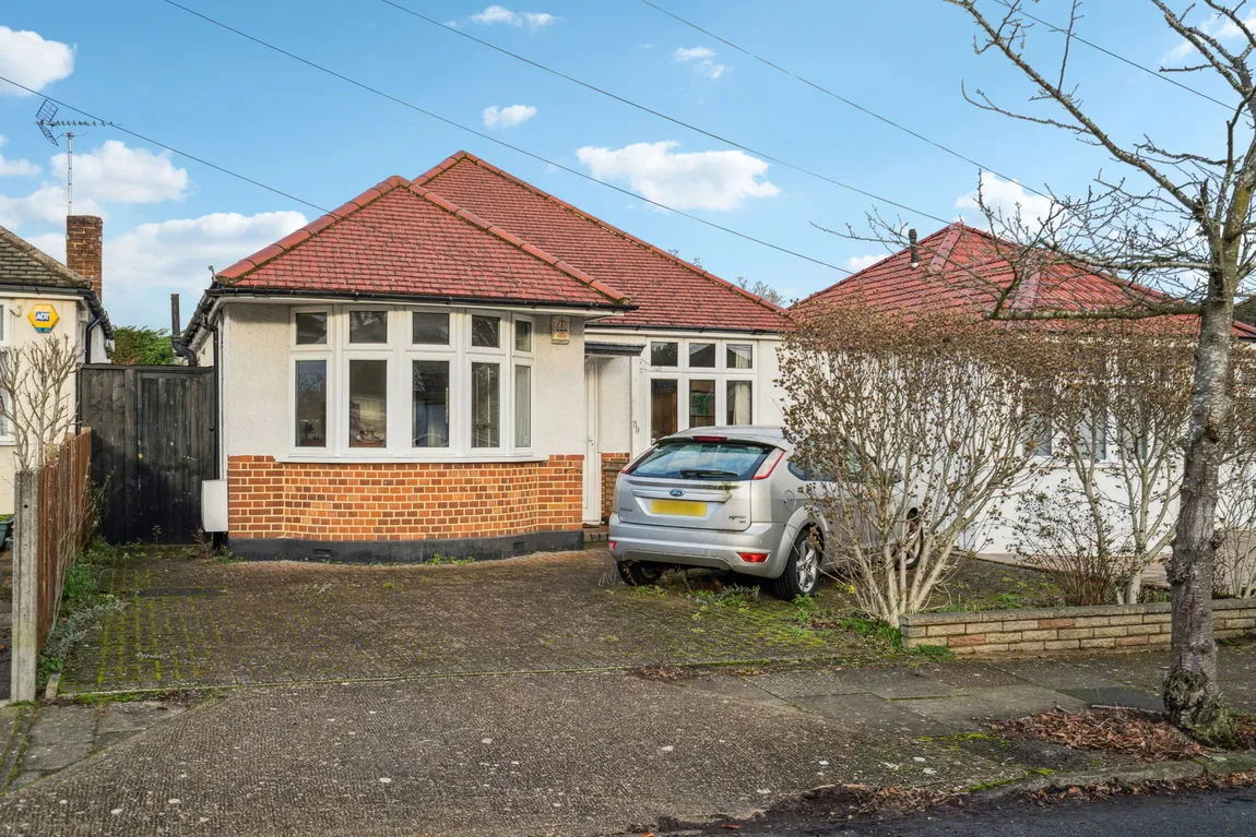 2 bed house for sale, Woodford Crescent, Pinner, HA5