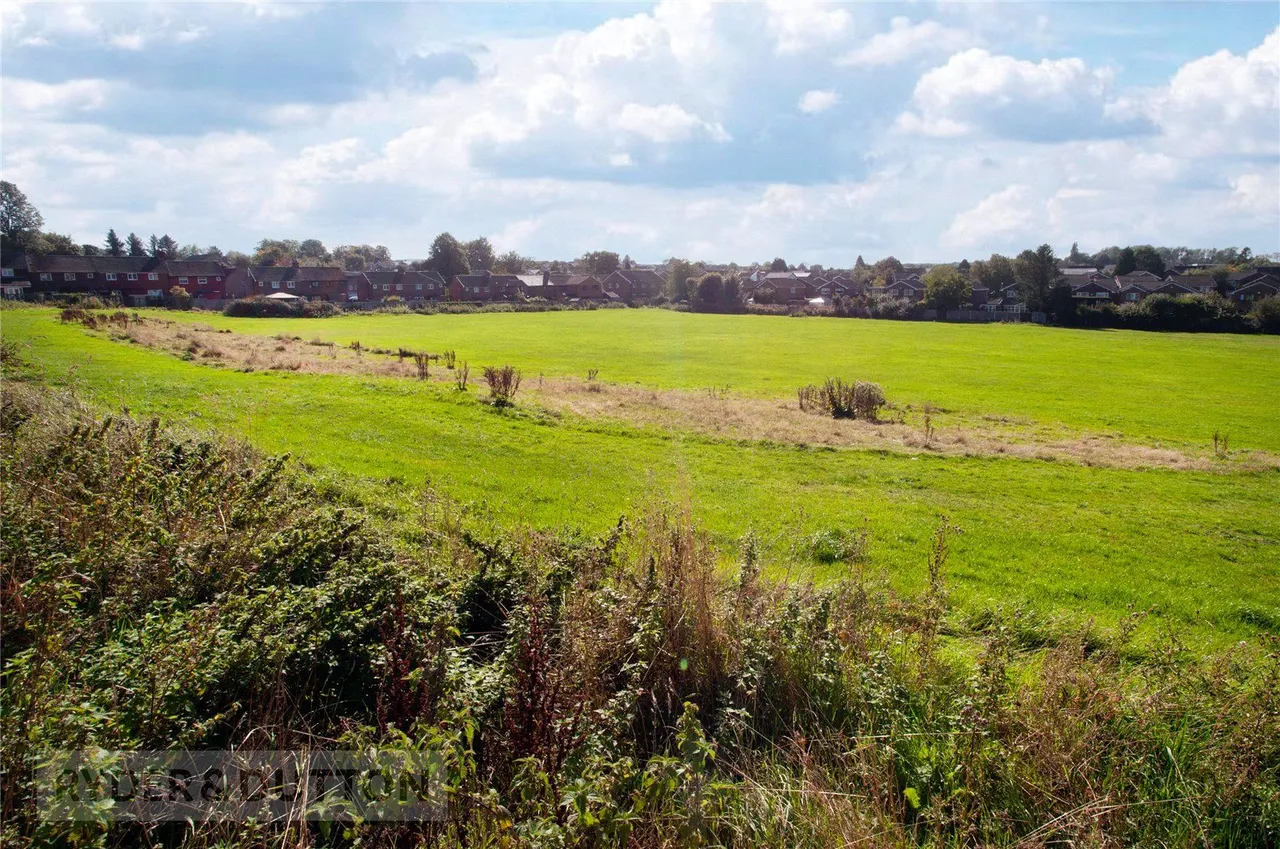 Royal Avenue, Heywood, OL10, photo 2