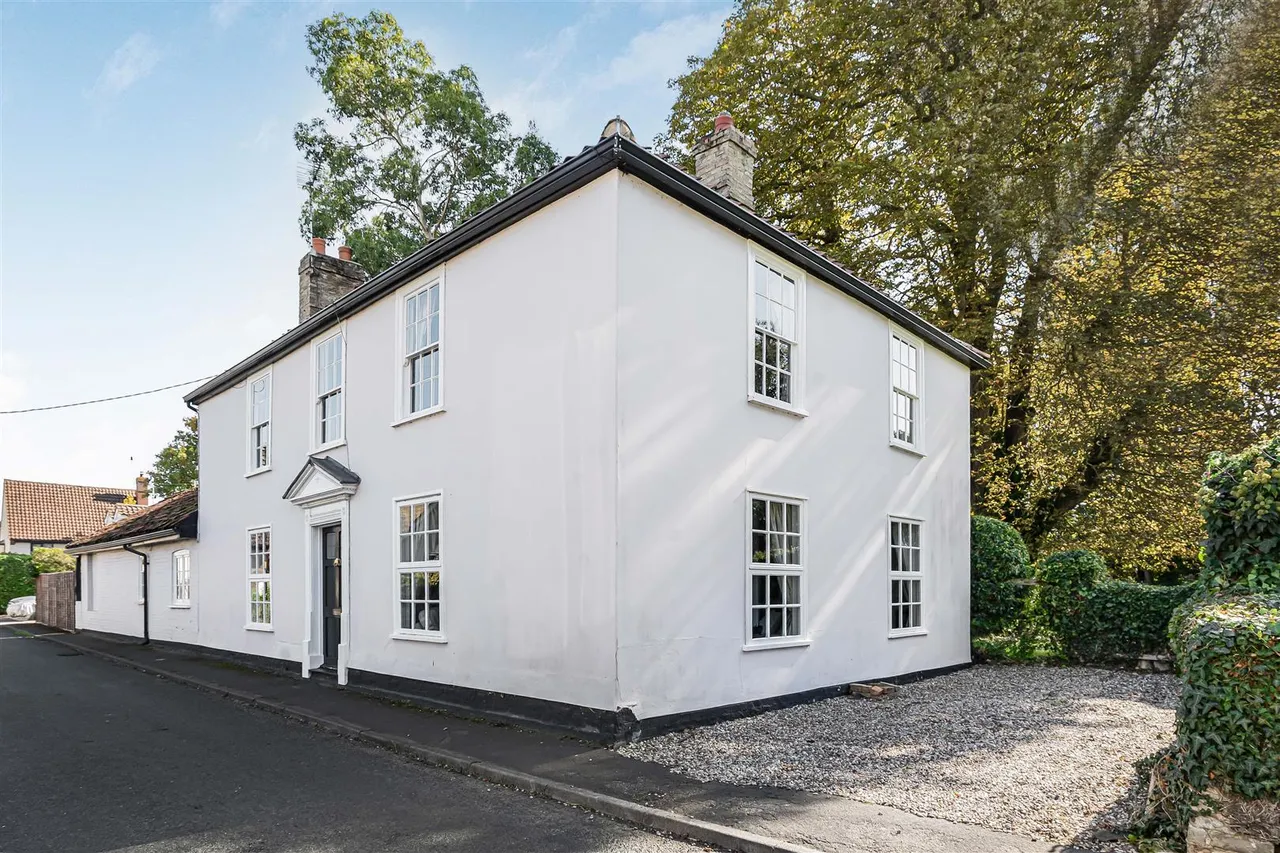 3 bed property for sale, New Street, Chippenham, CB7