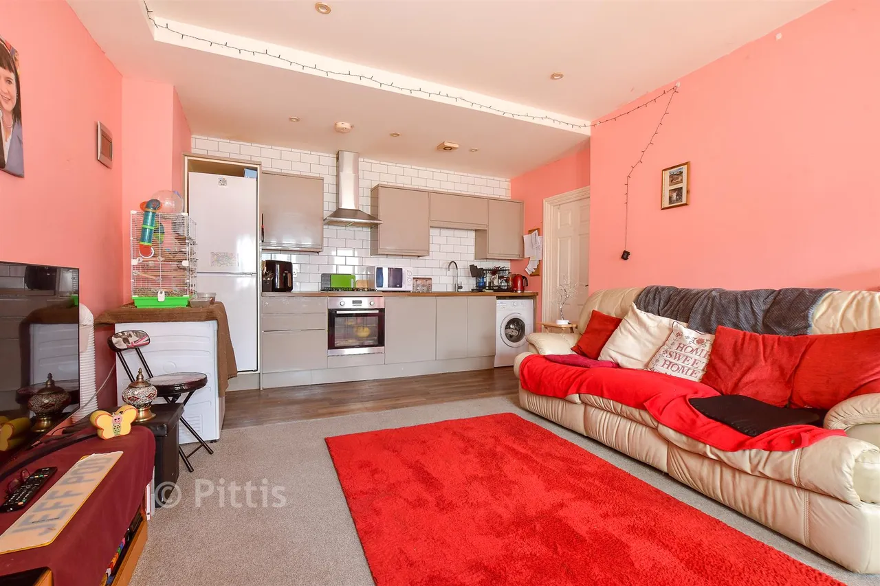 Albion Road, Sandown, PO36, photo 3