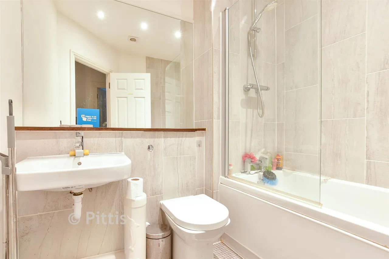 Albion Road, Sandown, PO36, photo 7