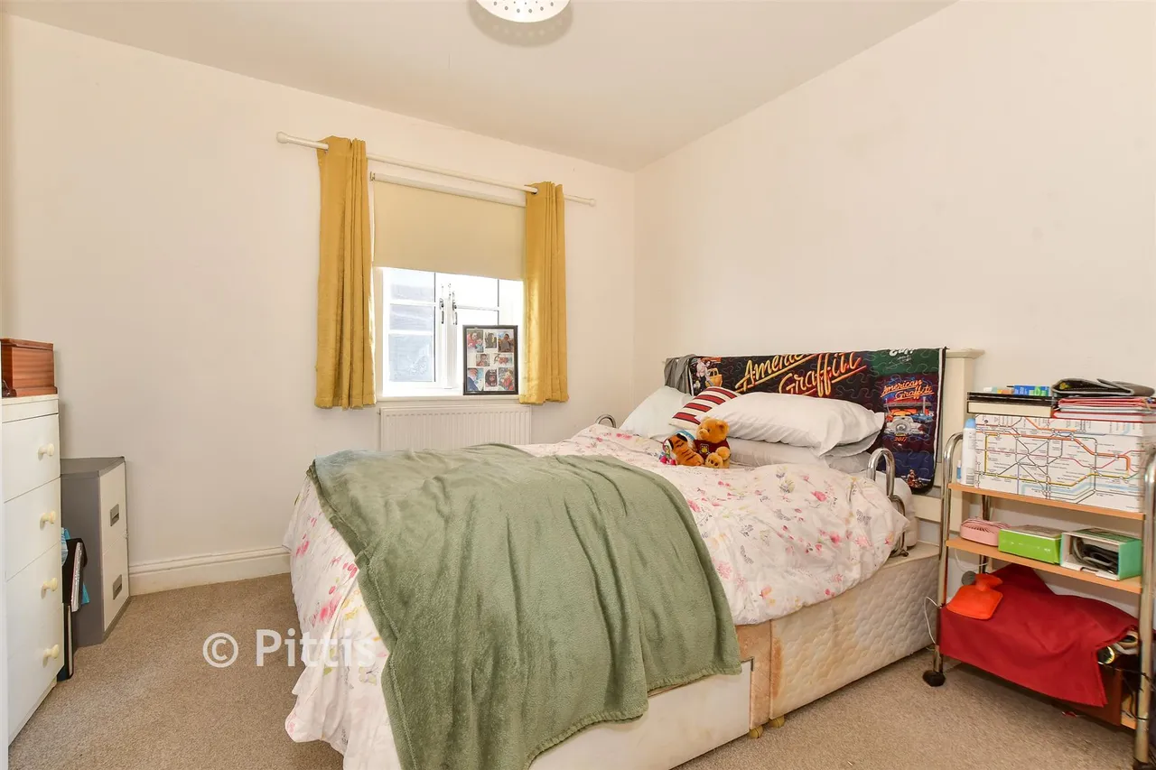 Albion Road, Sandown, PO36, photo 5