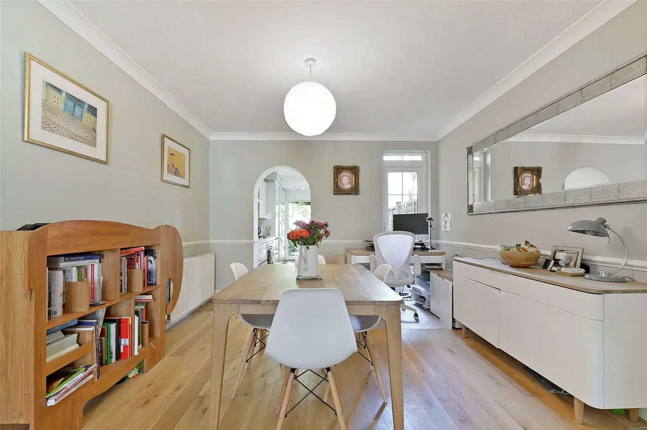 3 bed house to rent, Bourne Avenue, Windsor, SL4