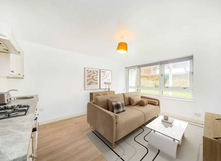 1 bed flat to rent — Clifton Road, Wimbledon Common, SW19