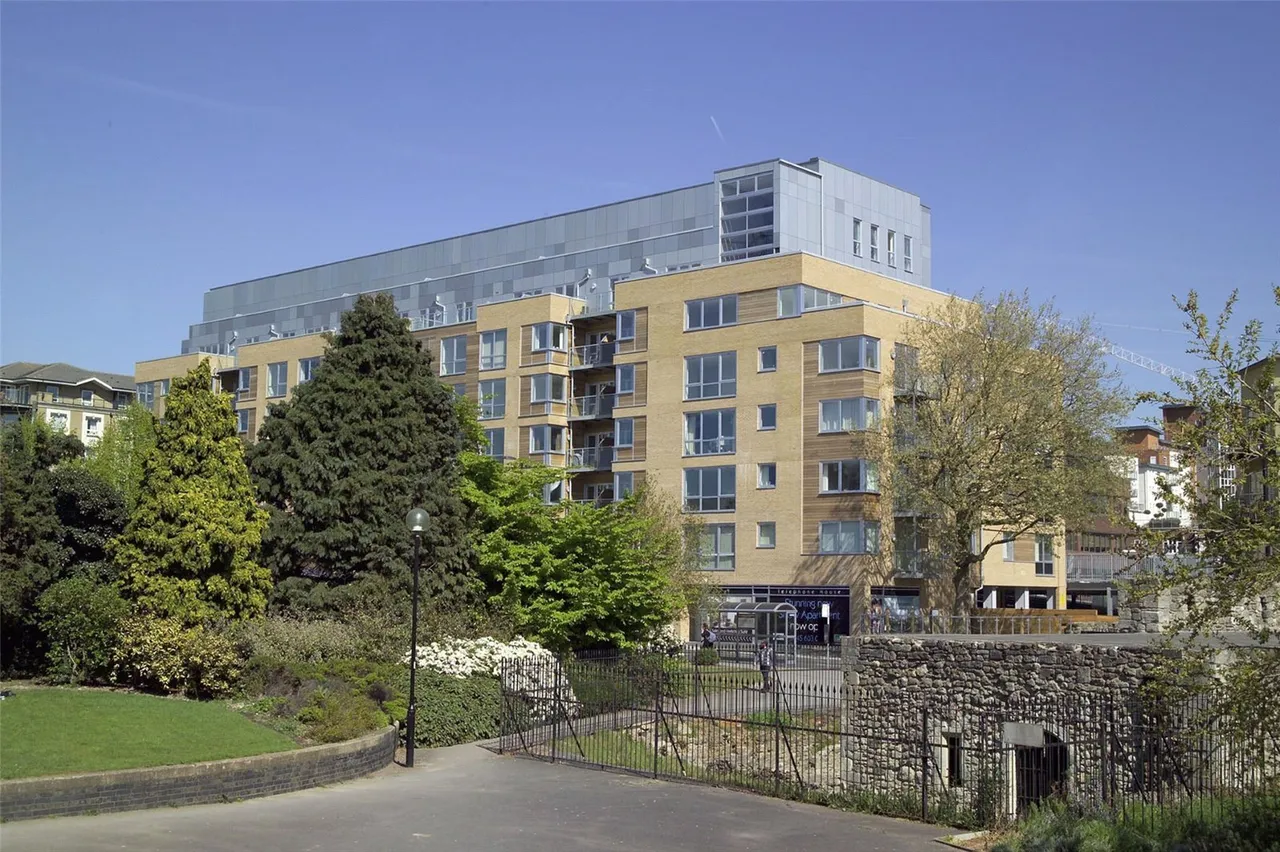 2 bed flat for sale, High Street, Southampton, SO14