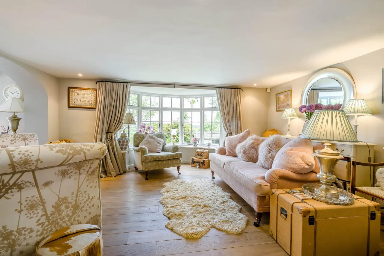 Ellesborough Road, Butlers Cross, photo 15