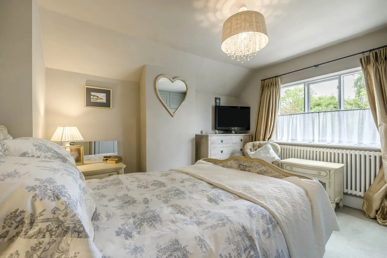 Ellesborough Road, Butlers Cross, photo 27