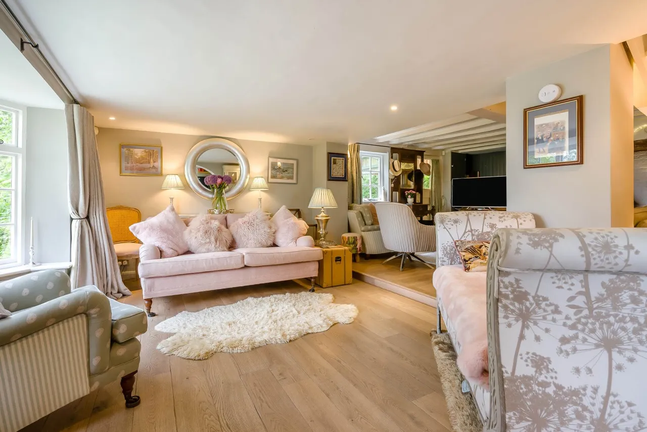 Ellesborough Road, Butlers Cross, photo 16
