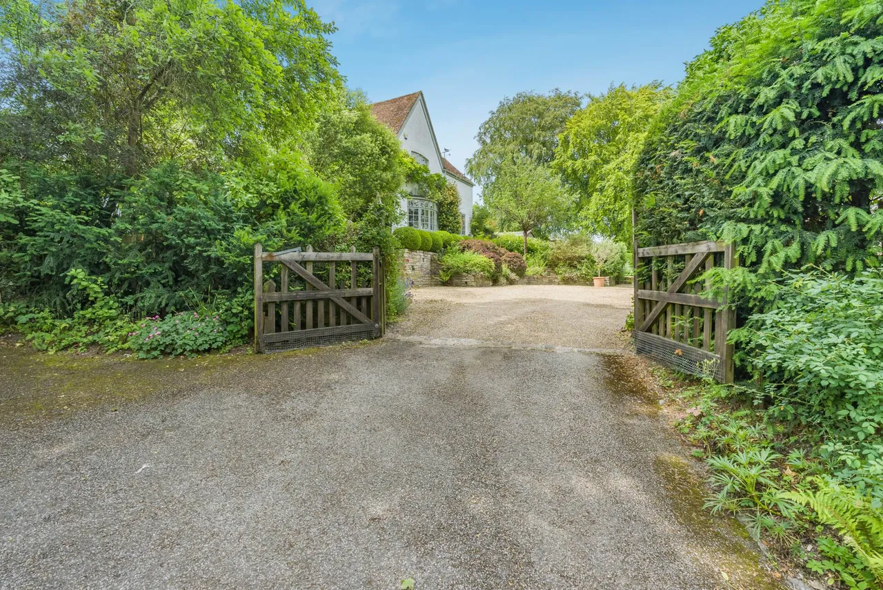 Ellesborough Road, Butlers Cross, photo 7
