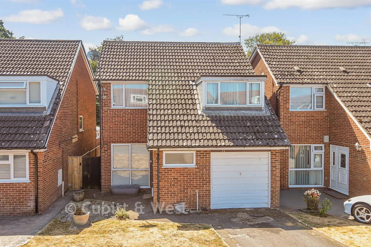 4 bed house for sale, Kings Ride, Burgess Hill, RH15
