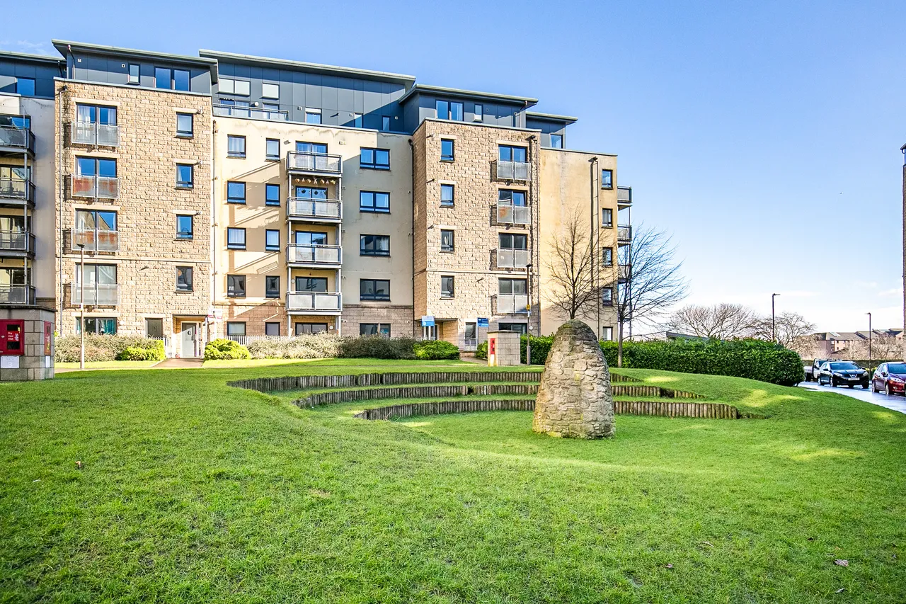 3 bed flat for sale, Hawkhill Close, Edinburgh, EH7
