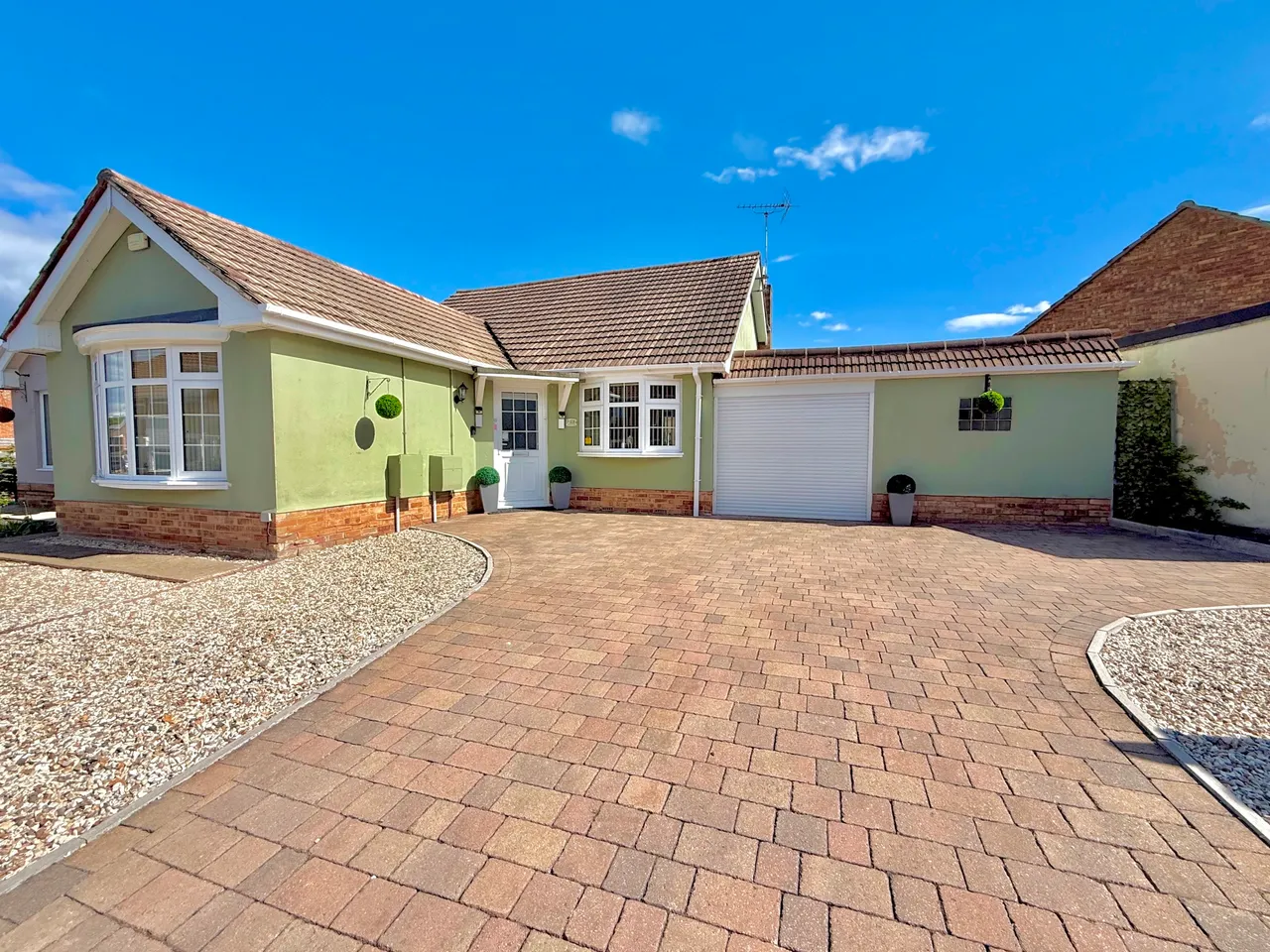 2 bed house for sale — Boness Road, Swindon, Wiltshire, SN4 9DY