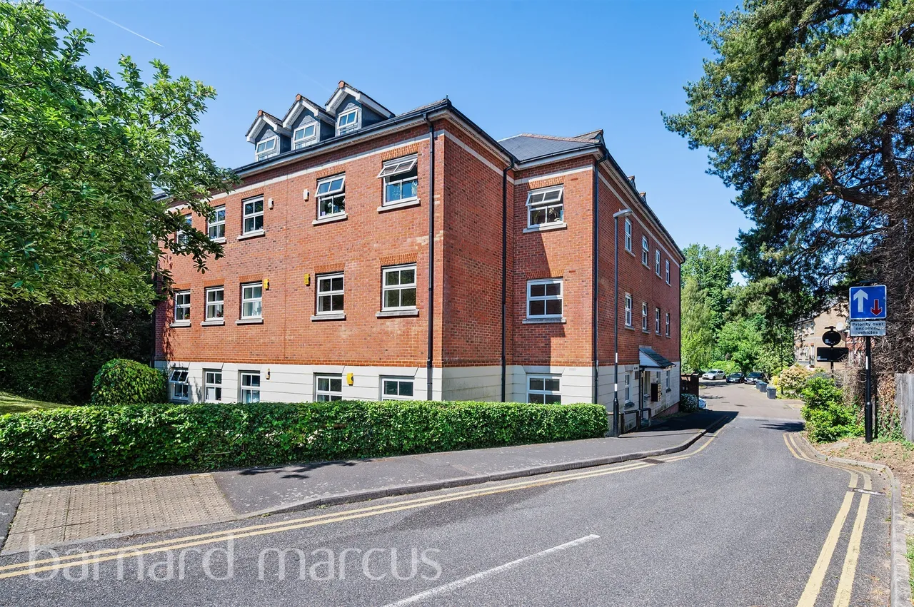 2 bed flat for sale, Sycamore Close, South Croydon, CR2