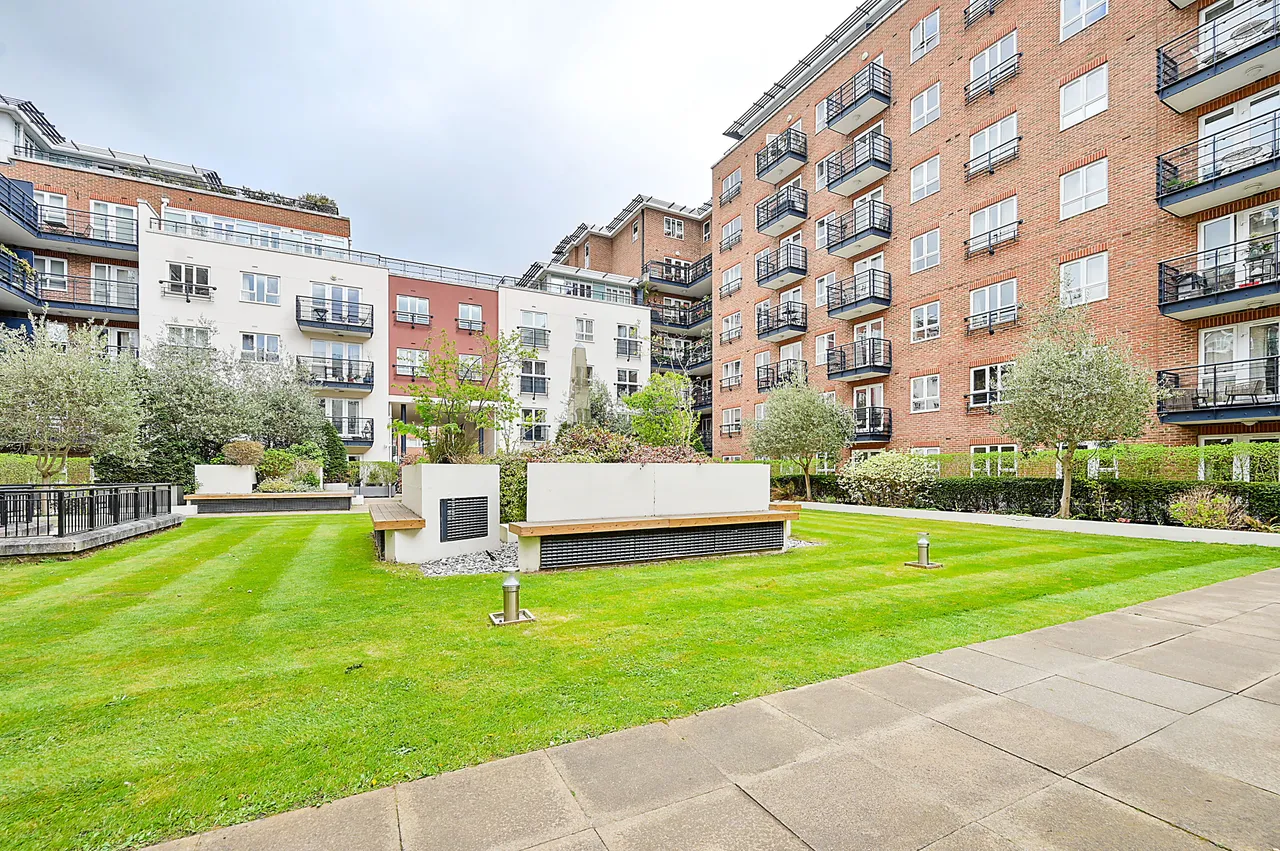 2 bed flat for sale — 51 Bramber House, Royal Quarter, Seven Kings Way, Kingston upon Thames