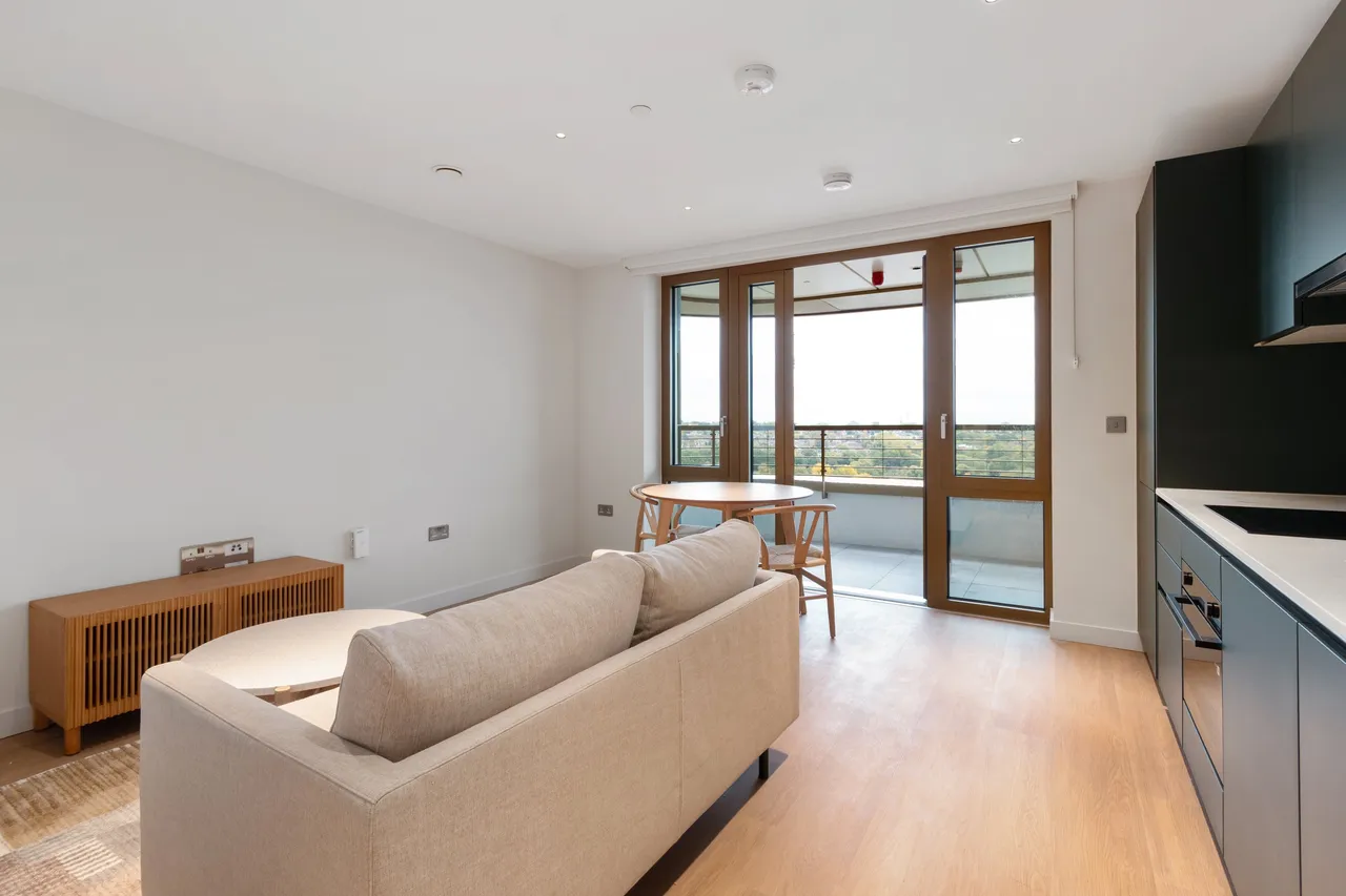 Dawlish Avenue East, London, UB6, photo 8