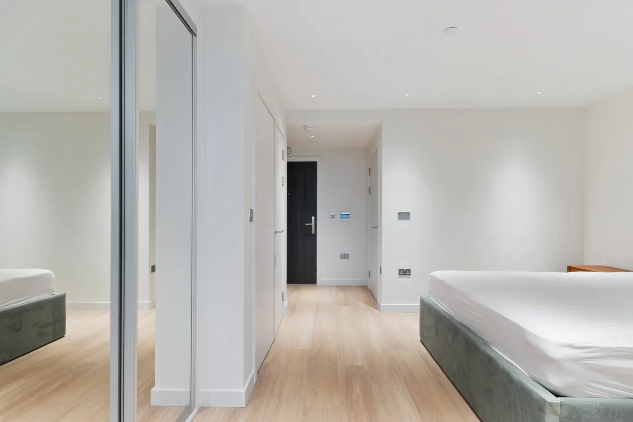 Dawlish Avenue East, London, UB6, photo 6