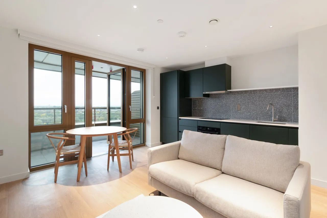 Dawlish Avenue East, London, UB6, photo 5