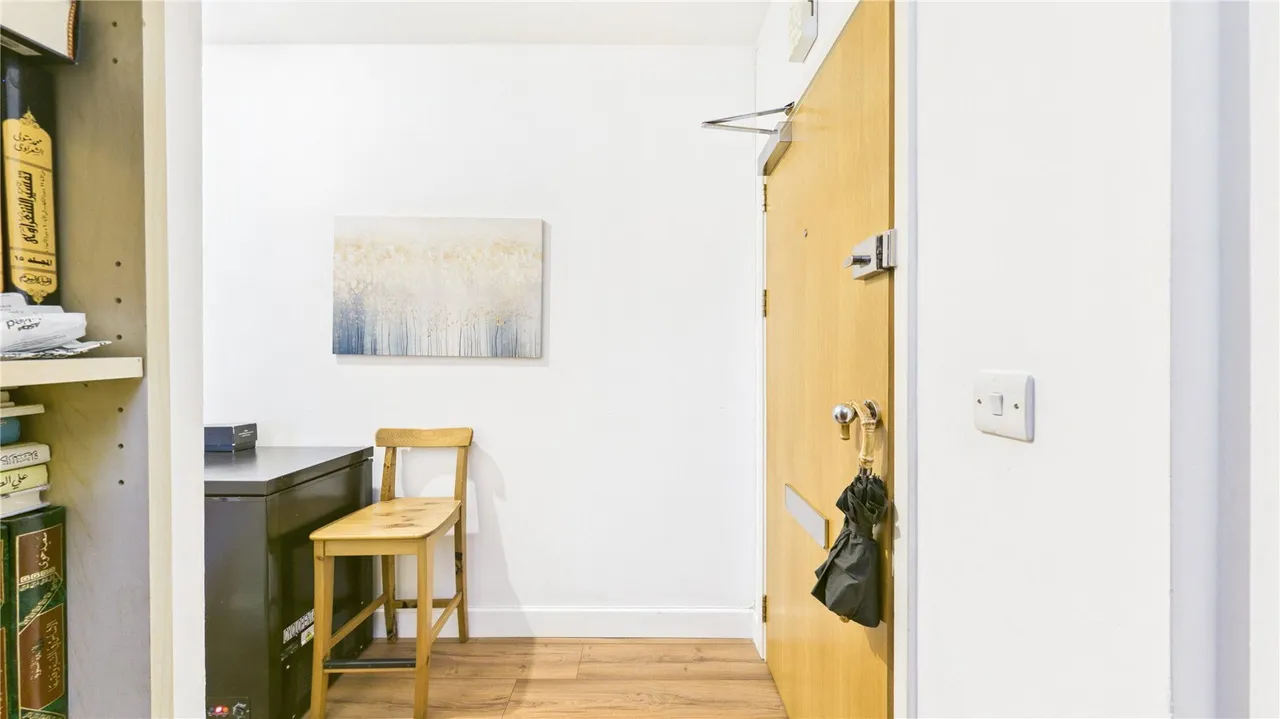 Bromyard Avenue, London, W3, photo 10