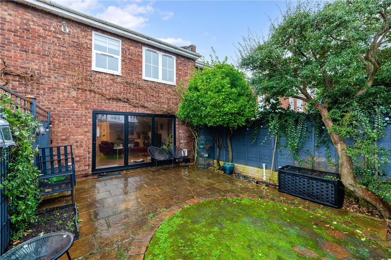 Appleby Close, Twickenham, TW2 5NA, photo 2