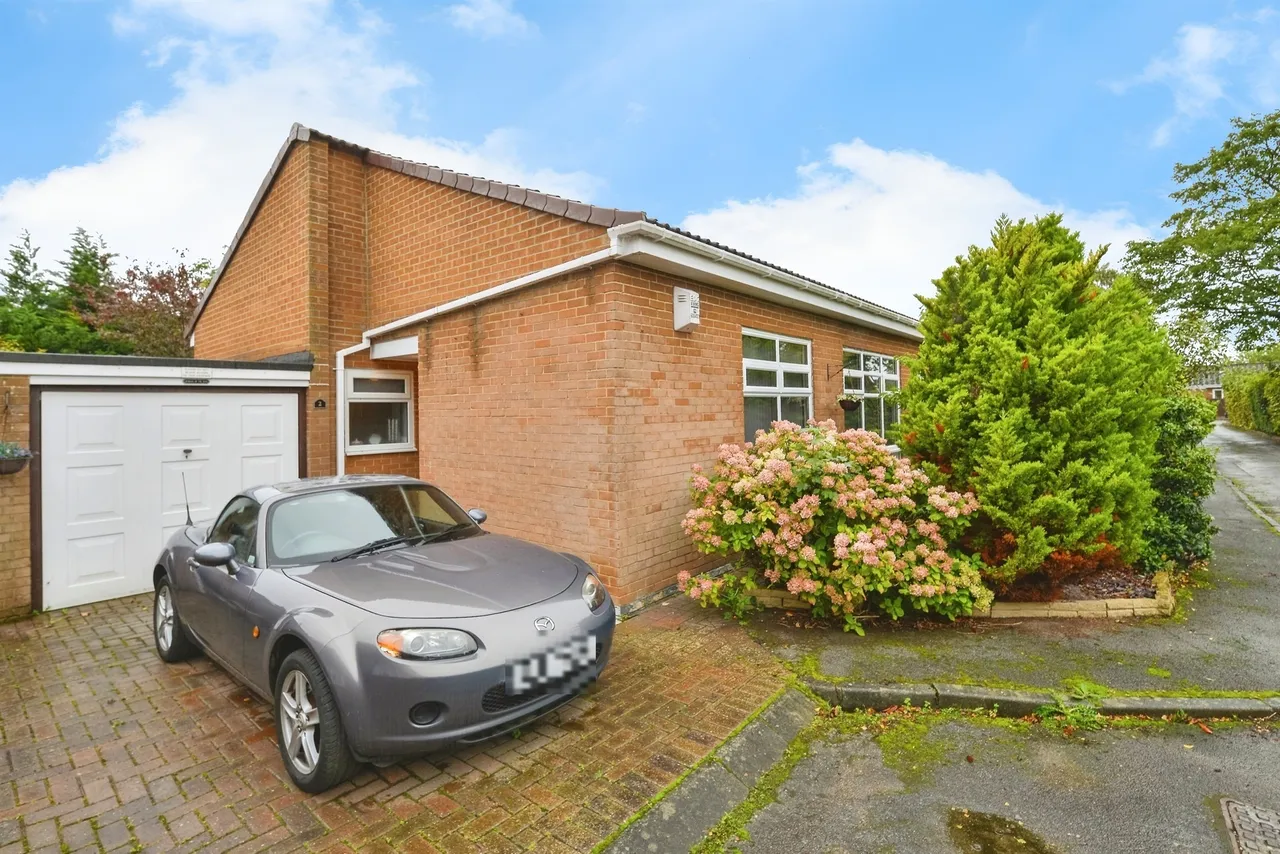 2 bed house for sale — Logan Drive, Stockton-On-Tees
