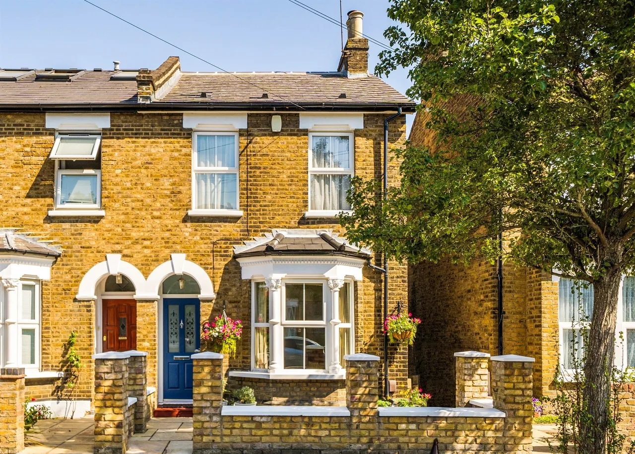 2 bed house for sale — Birkbeck Road, Enfield