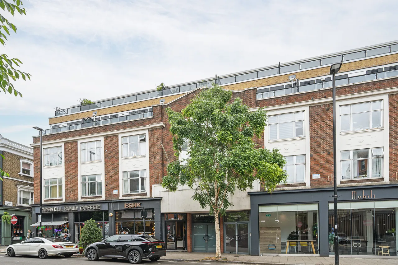 2 bed flat to rent — Flat 1, 152 Goswell Road, London