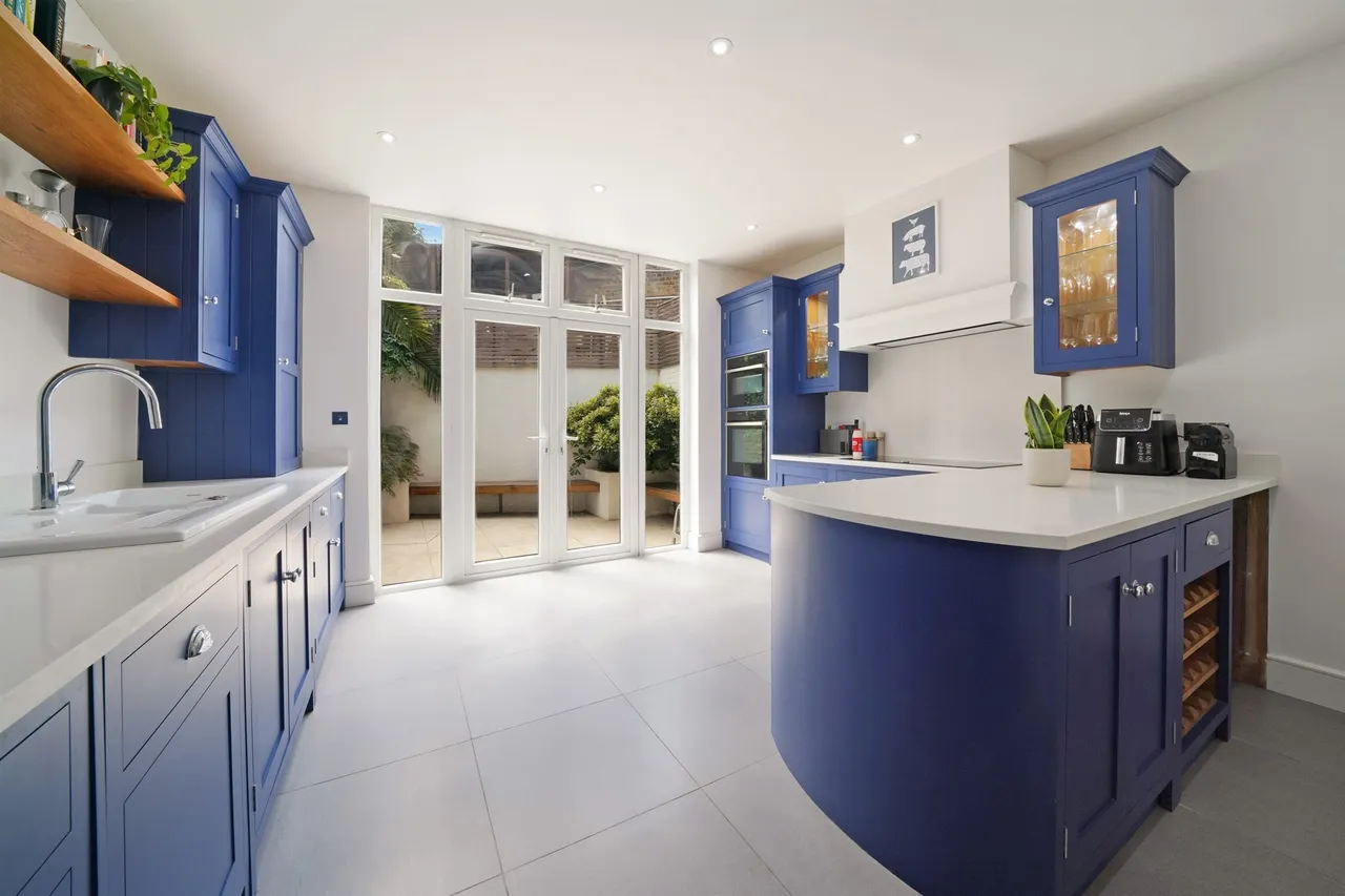 2 bed house for sale — Camberwell New Road, London