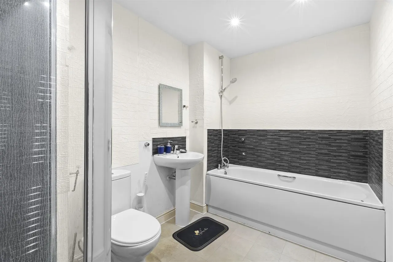 Kingshill Drive, High Wycombe, HP13, photo 16