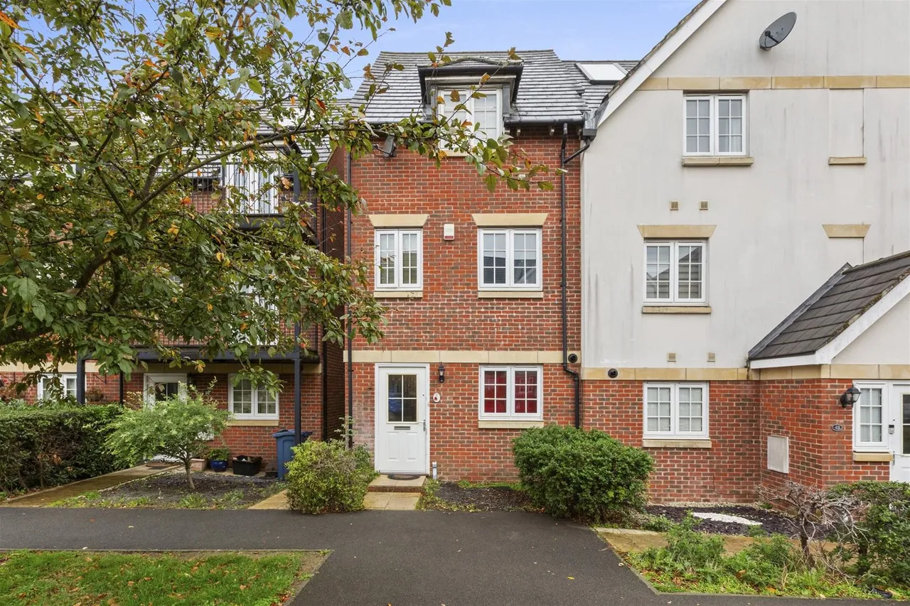 4 bed house for sale, Kingshill Drive, High Wycombe, HP13