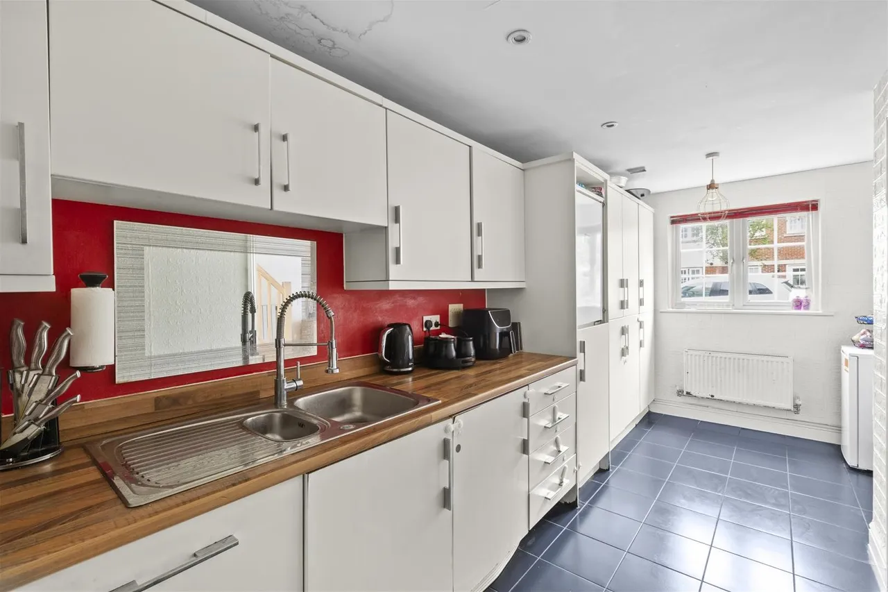 Kingshill Drive, High Wycombe, HP13, photo 6