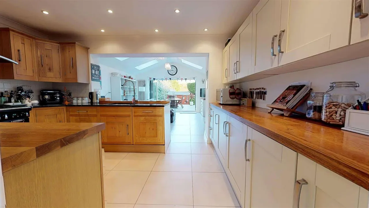 Steeds Way, Loughton, photo 6