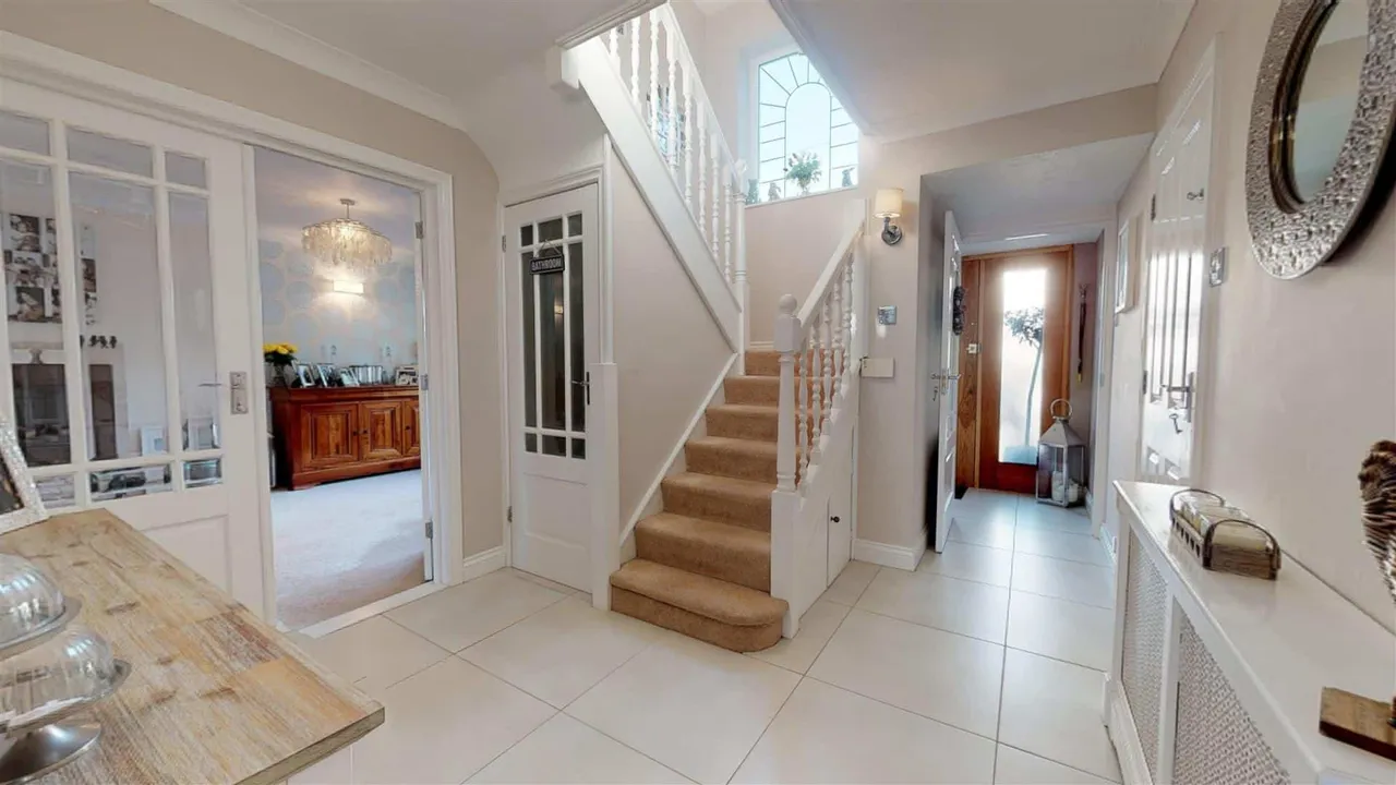 Steeds Way, Loughton, photo 3