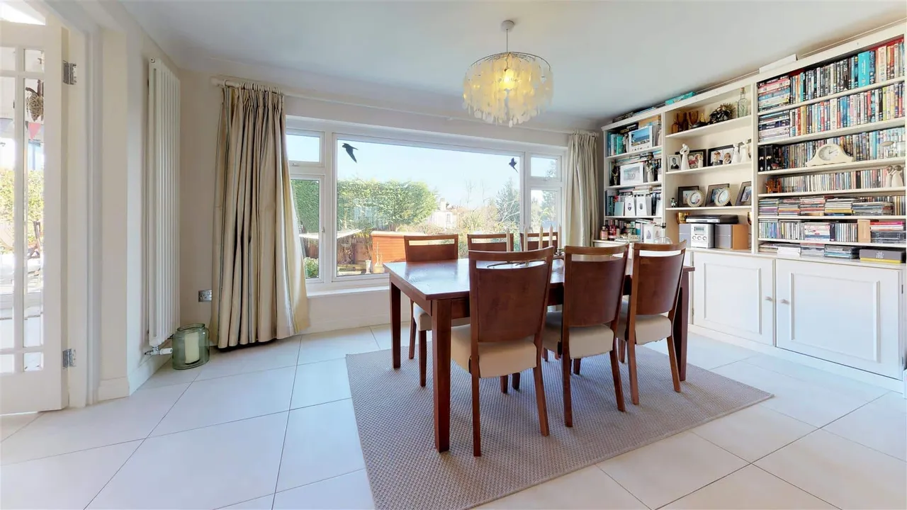 Steeds Way, Loughton, photo 5