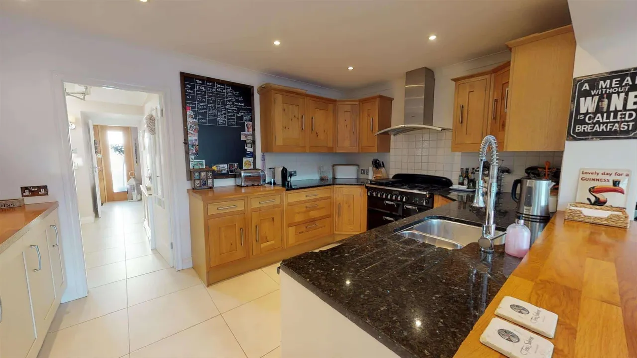 Steeds Way, Loughton, photo 7
