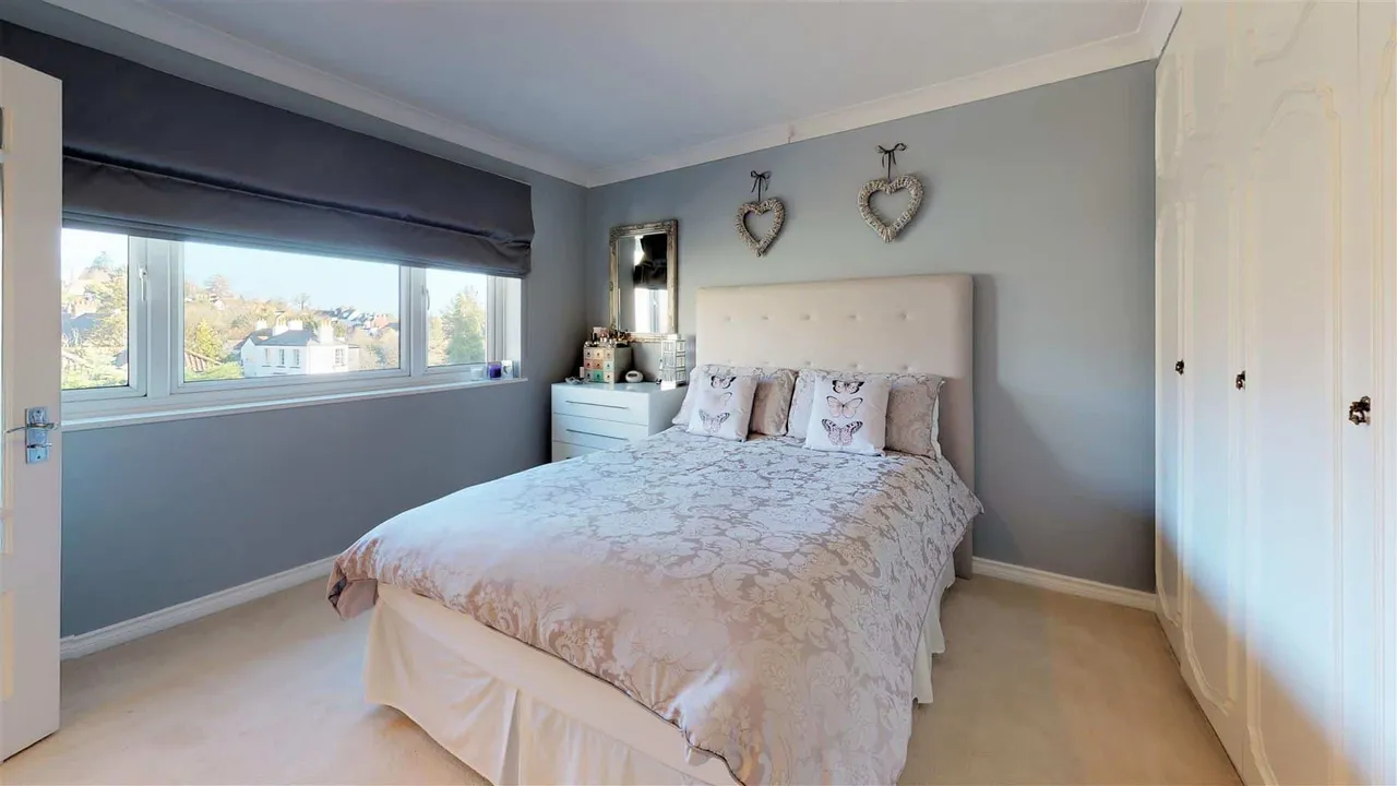 Steeds Way, Loughton, photo 9