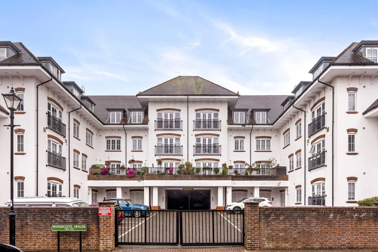 2 bed property for sale, Updown Hill, Woodcote House Updown Hill, RH16