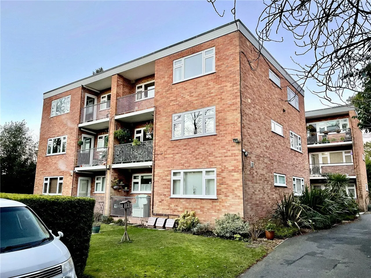 2 bed flat for sale — West Cliff Road, Bournemouth, Dorset, BH4