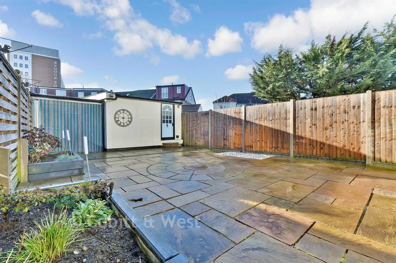 Headley Avenue, Wallington, SM6, photo 2