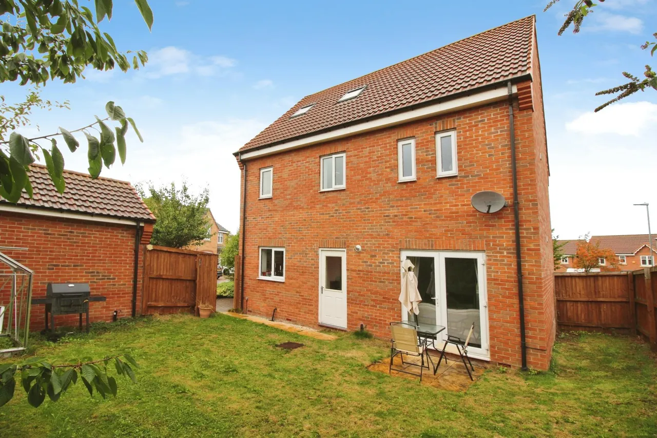 Rosewood Drive, Dewsbury, WF12, photo 20