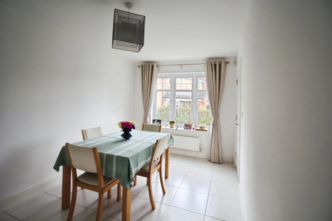 Rosewood Drive, Dewsbury, WF12, photo 6