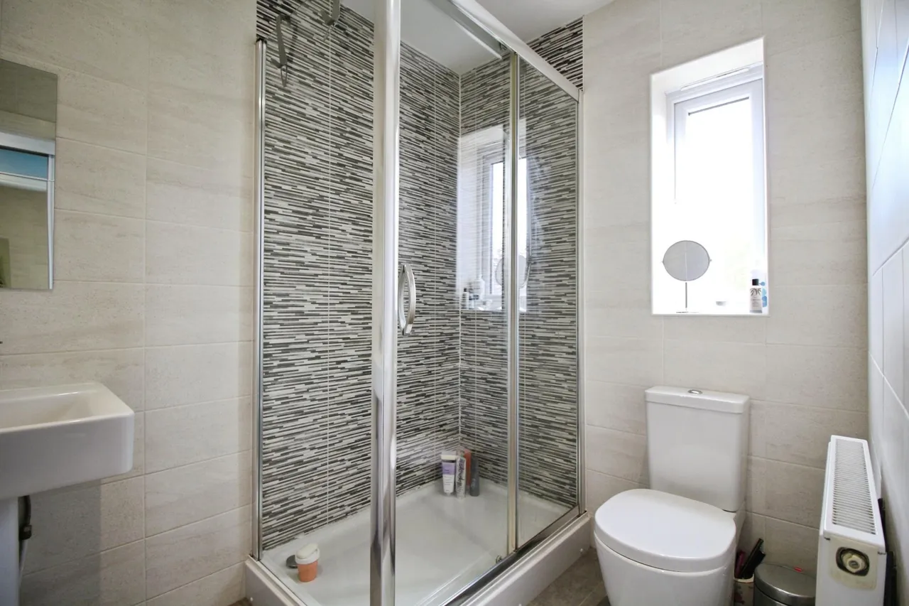 Rosewood Drive, Dewsbury, WF12, photo 12