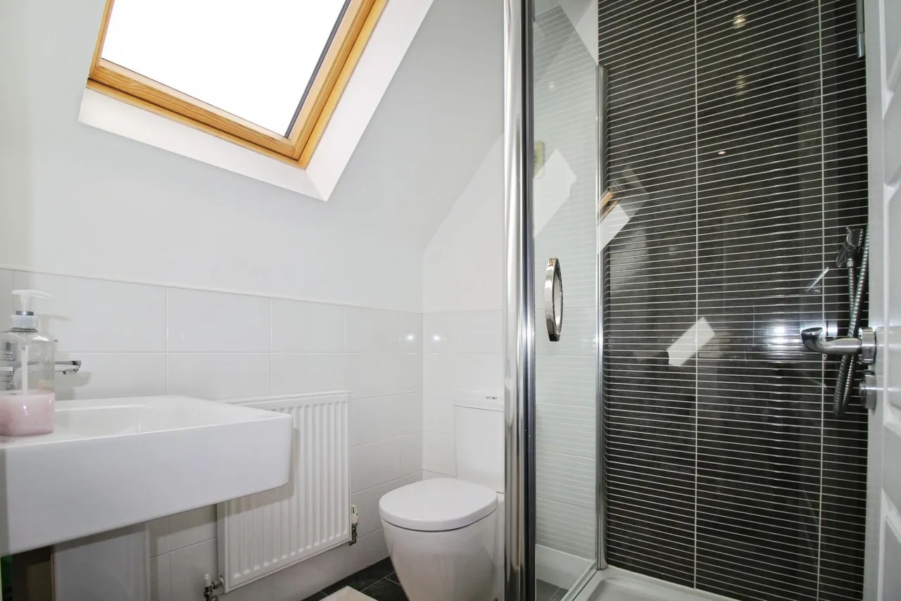 Rosewood Drive, Dewsbury, WF12, photo 18