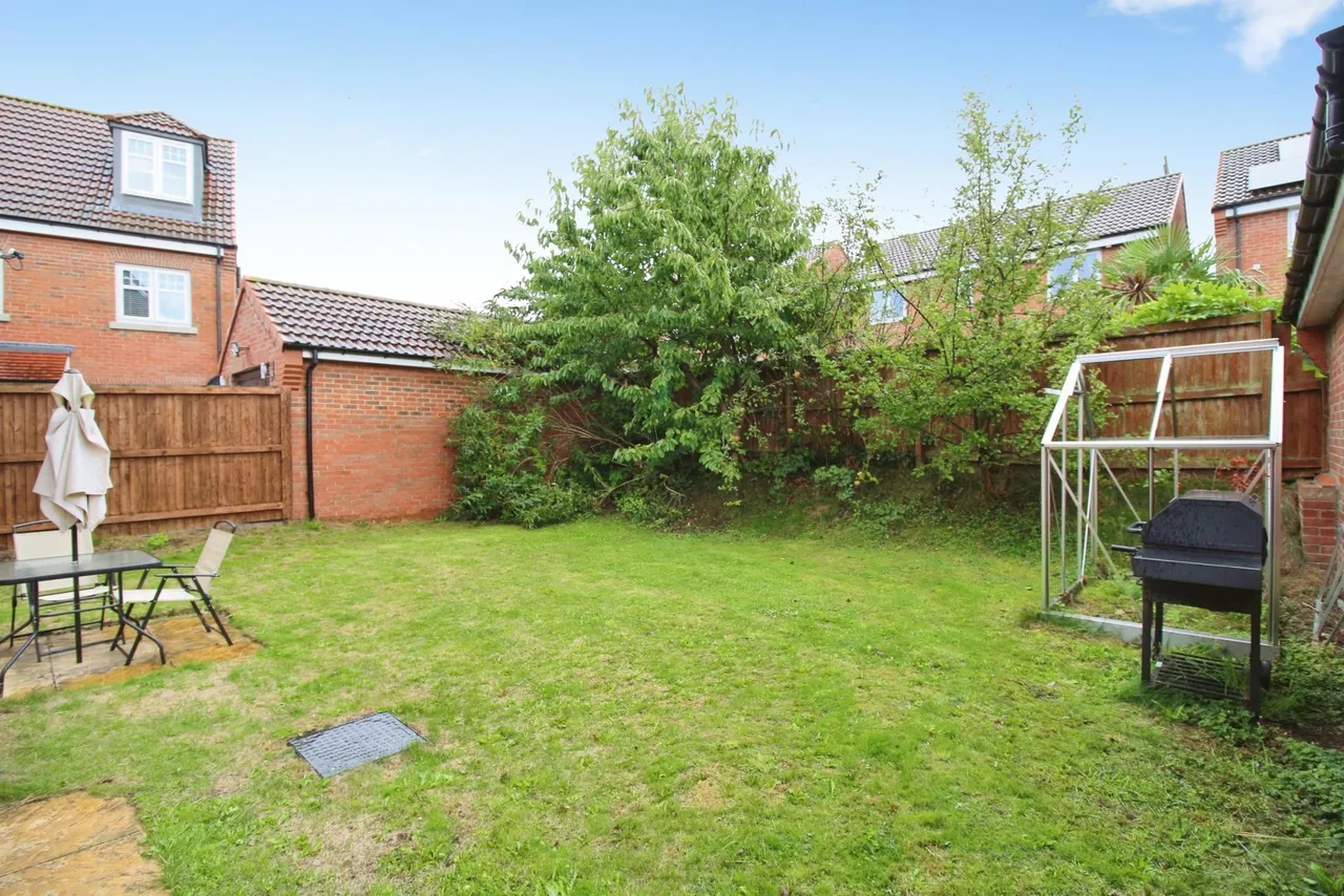 Rosewood Drive, Dewsbury, WF12, photo 19