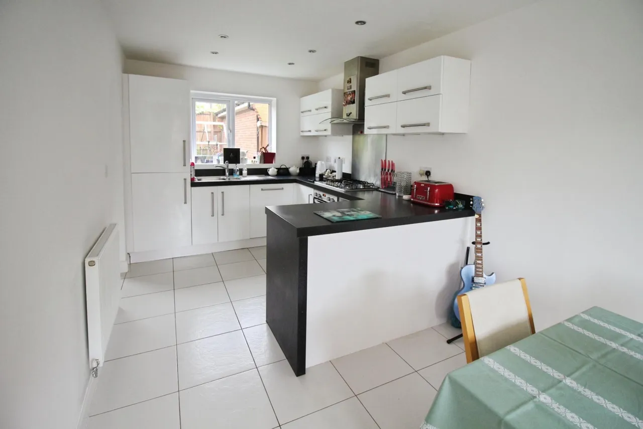 Rosewood Drive, Dewsbury, WF12, photo 7