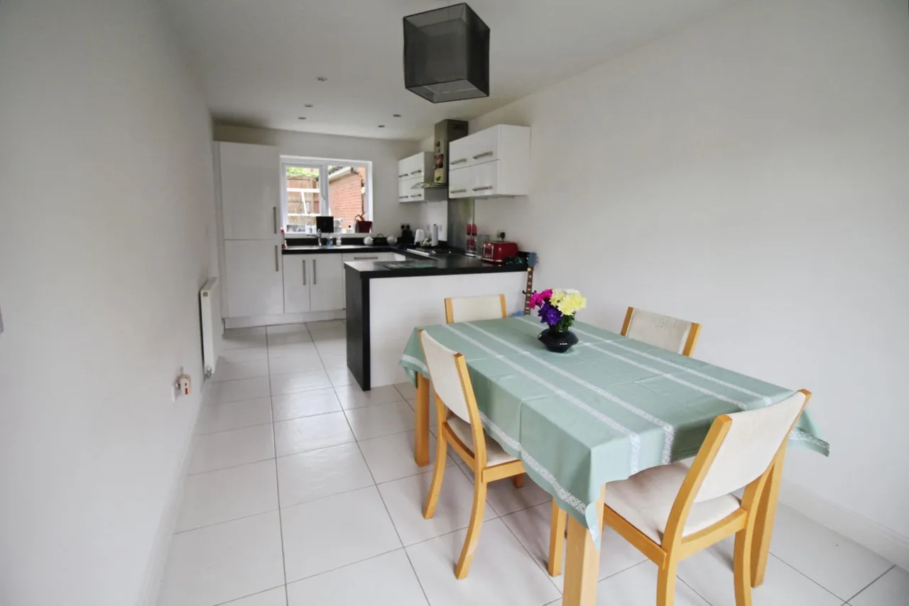 Rosewood Drive, Dewsbury, WF12, photo 5