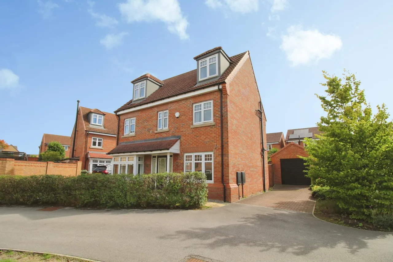4 bed house for sale, Rosewood Drive, Dewsbury, WF12