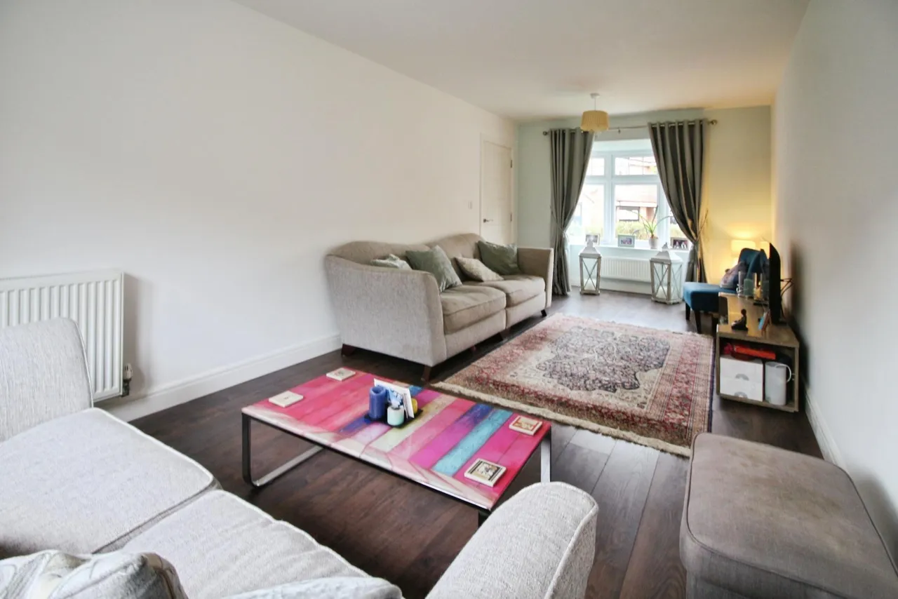 Rosewood Drive, Dewsbury, WF12, photo 2